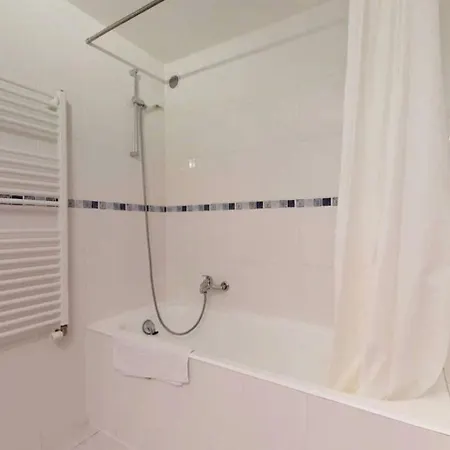 Apartment La Ruinette-cosy 2-bed With Pool & Gym Access
